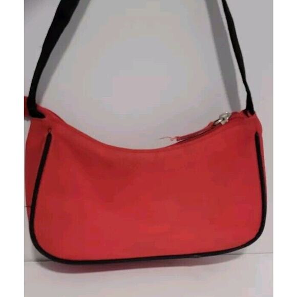 Hello Kitty Sanrio Red Handbag Purse Zip Closure - Picture 3 of 9